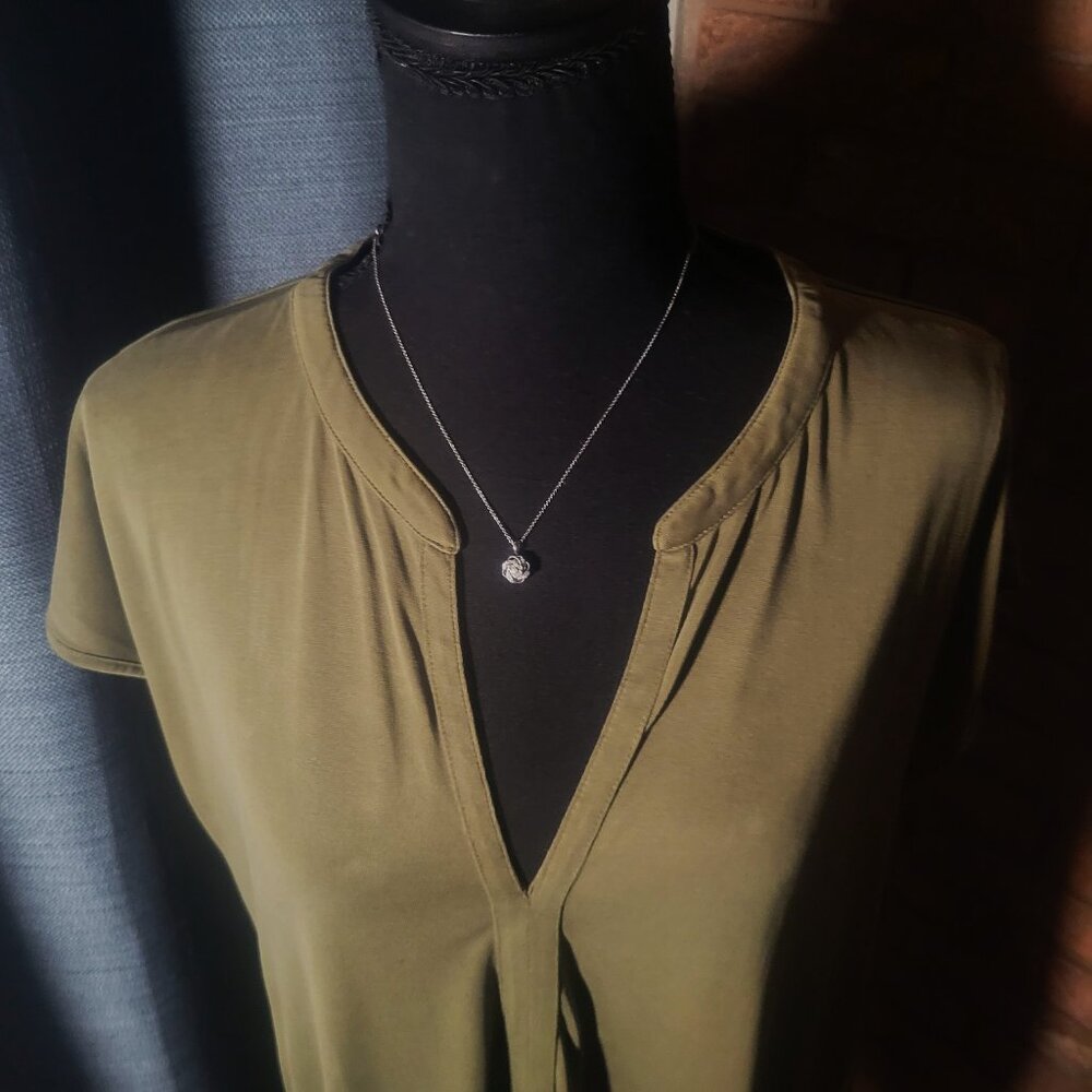 Lucky Brand Women's Cap Sleeve V-Neck Olive Green Blouse - Size XL - Picture 2 of 9